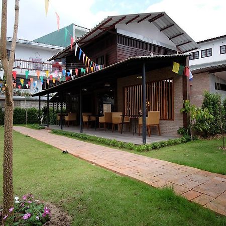 Monday Moon Apartment Chiang Mai Exterior photo